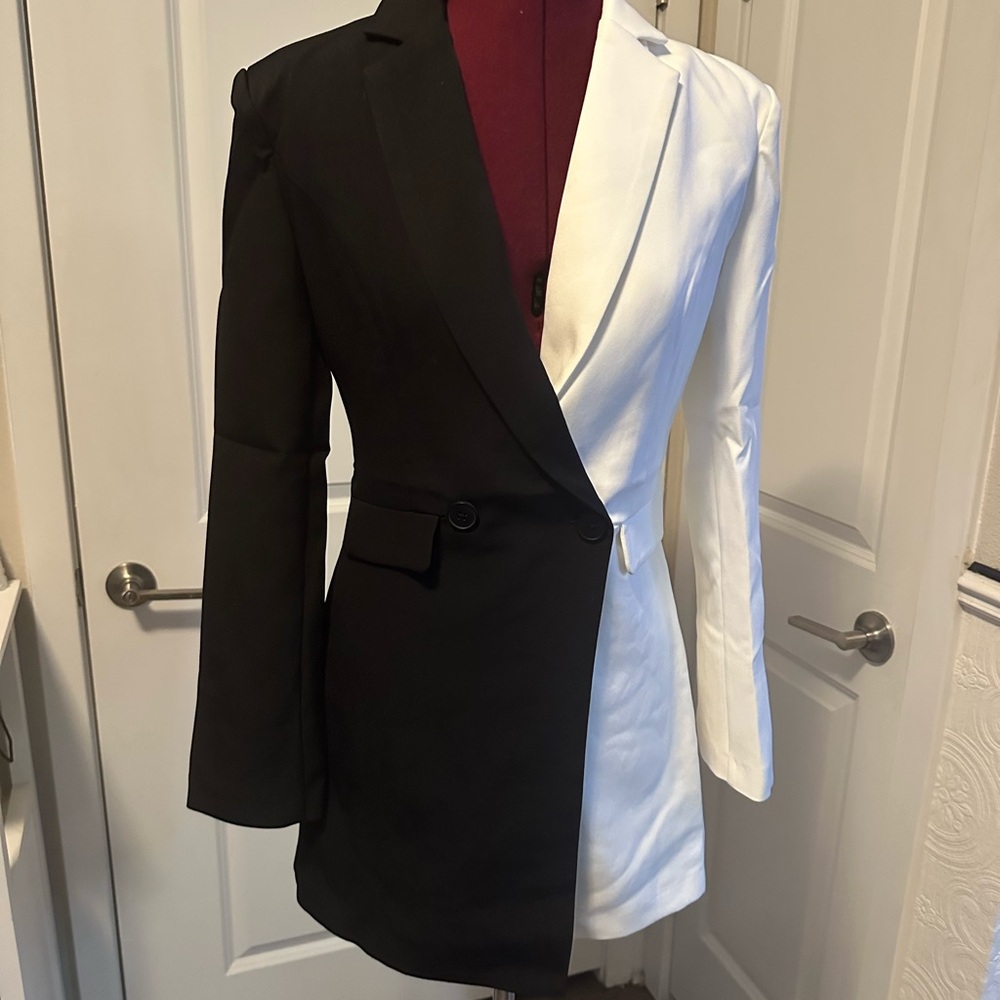 Endless Rose Two-Tone Black and White Blazer